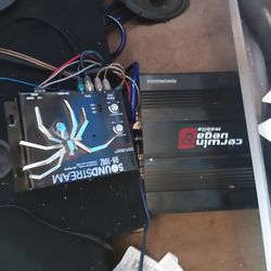 2 12' kickers in box cerwin vega 1600 watt amp sound stream