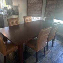 Dining Room Table & Chairs 