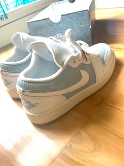 Wmns Air Jordan 1 Low SE 'Reverse Ice Blue'