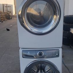 Electrolux Front Load Washer And Samsung Gas Dryer Large Capacity Fully Functional 