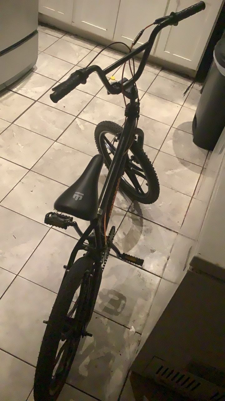 Mangoose Rebel 20 Inch Bike