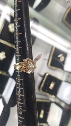 Gold diamond ring