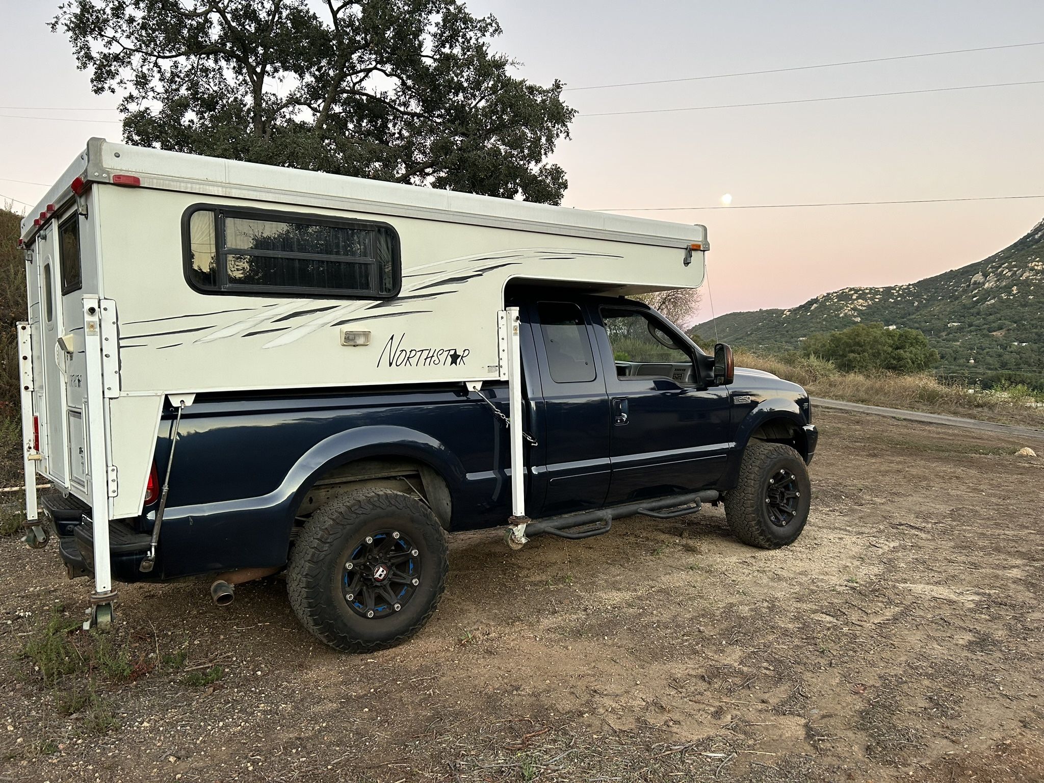 2004 Northstar TC650 Truck Camper 