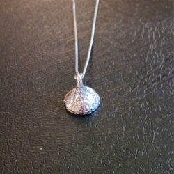 925 Sterling Silver Candy Kiss Pendant And Chain