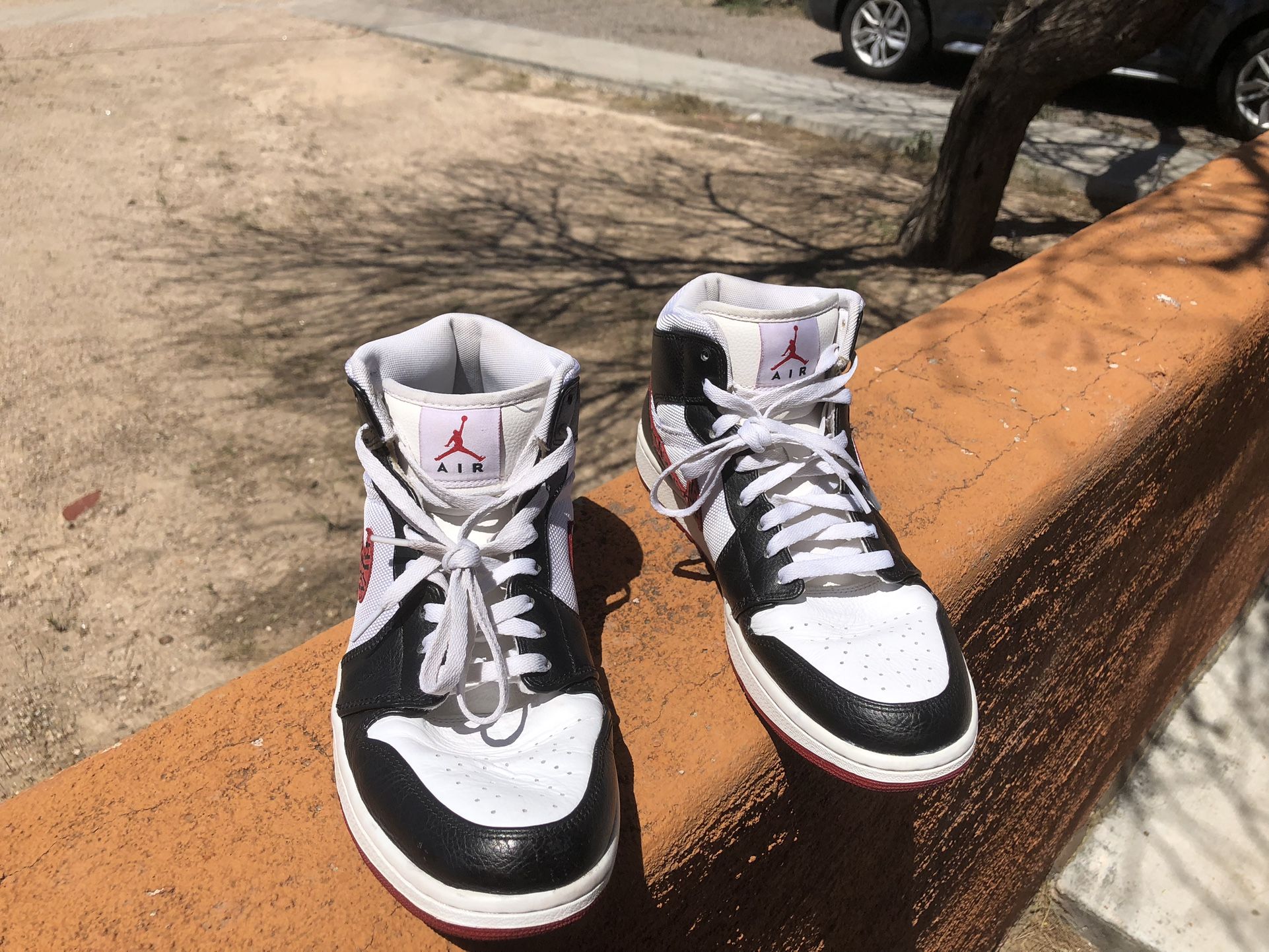 Jordan 1 Mid Black Gym Red