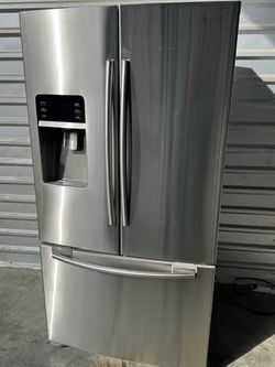 Samsung French 3  Door Refrigerator stainless steel dimensions 68 7/8 height 35 7/8 width 32 1/2  depth with water and ice dispenser working perfectly