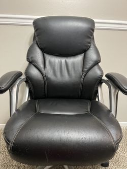 Black Rolling Chair 