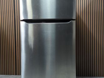 Frigidaire 20.0 Cu. Ft. Full-Width Deli Drawer, and ADA Compliant: Stainless Steel Top Freezer Refrigerator (FFTR2045VS-D-6955)
