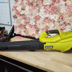 RYOBI
40V 120 MPH 550 CFM Cordless Battery Leaf Blower (Tool Only)