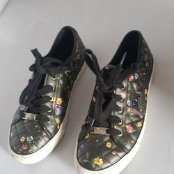GBG Shoes Size 7m