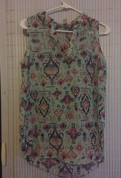 No boundaries shirt size large (11-13)