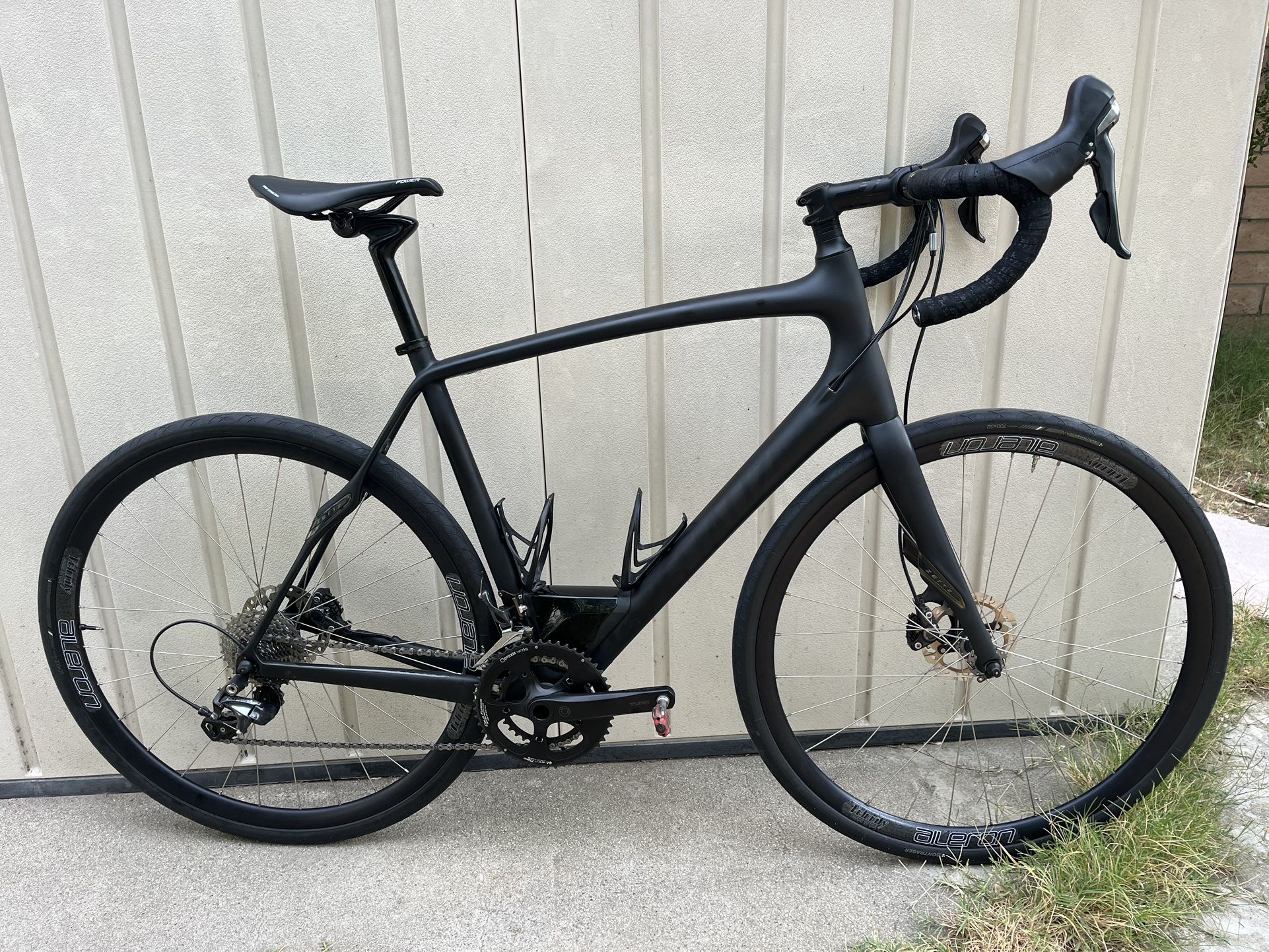 Specialized Roubaix Disc Carbon Road Bike XL 58cm! Very Nice!