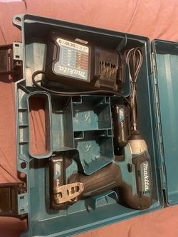 Drill 12 v 3/8 Cxt model Makita, 2 battery and charged and original box