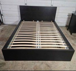 Queen Size Bed Frame With 2-Drawers, Good Conditions 👍, Black Color