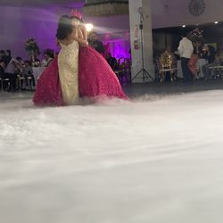 Chispas y humo /// dance in clouds and sparkles for wedding and quinceañeras