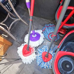 2 OCEDAR SPIN BUCKETS WITH 4 DIFFERENT 4 NEW MOP HEADS!!!