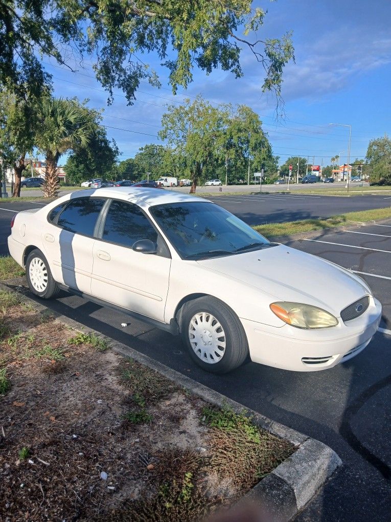 2005 Ford Taurus