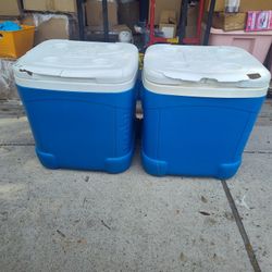 2 Igloo Ice chest $20 Dlls 