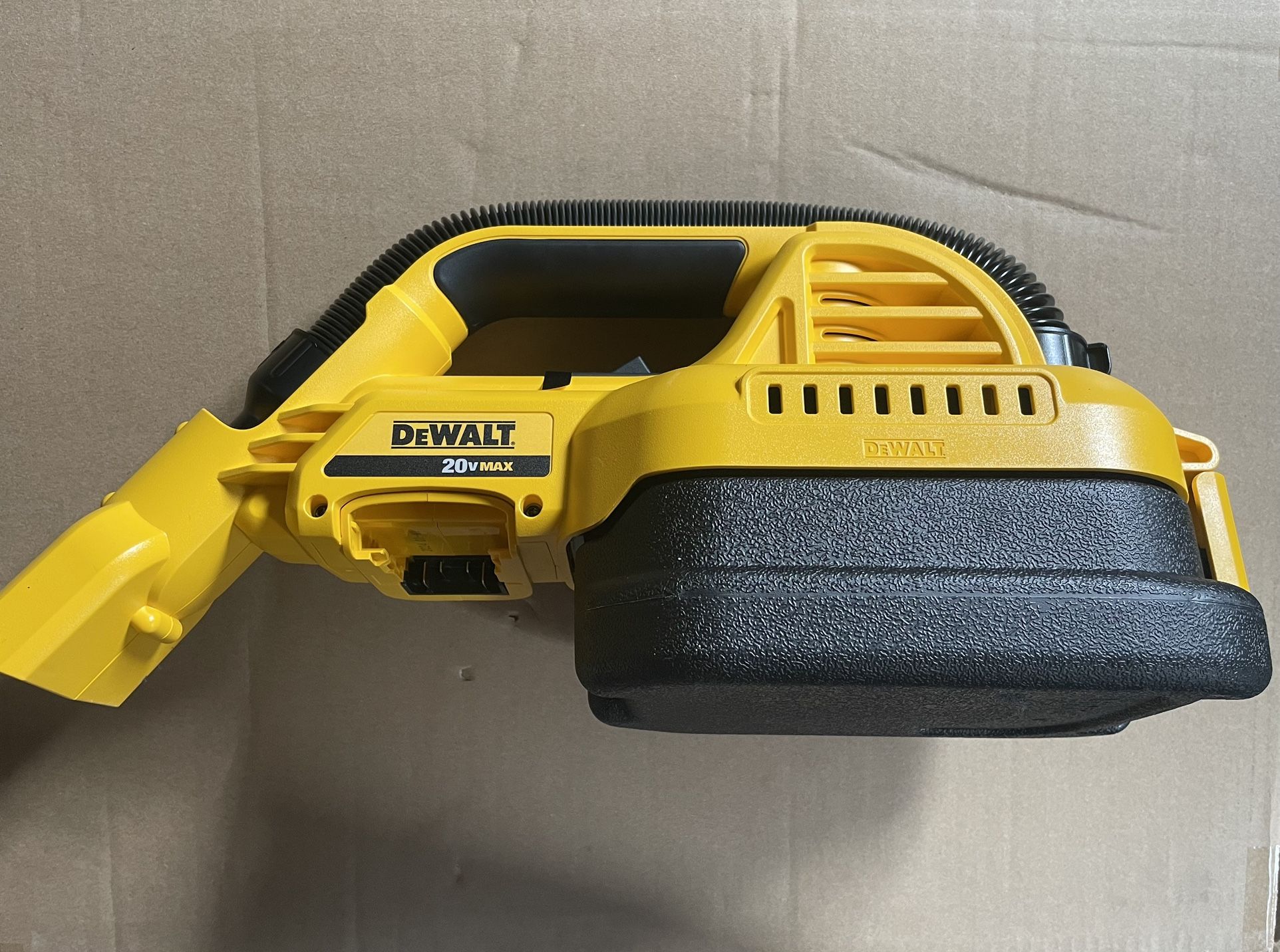 Dewalt 20V MAX Cordless 1/2 Gal. Wet/Dry Portable Vacuum (Tool Only)