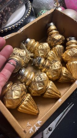 7-5 “ Gold Glass Blown Finals Ornaments 