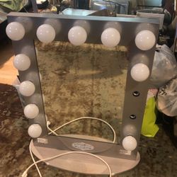 Lighted Mirror Vanity