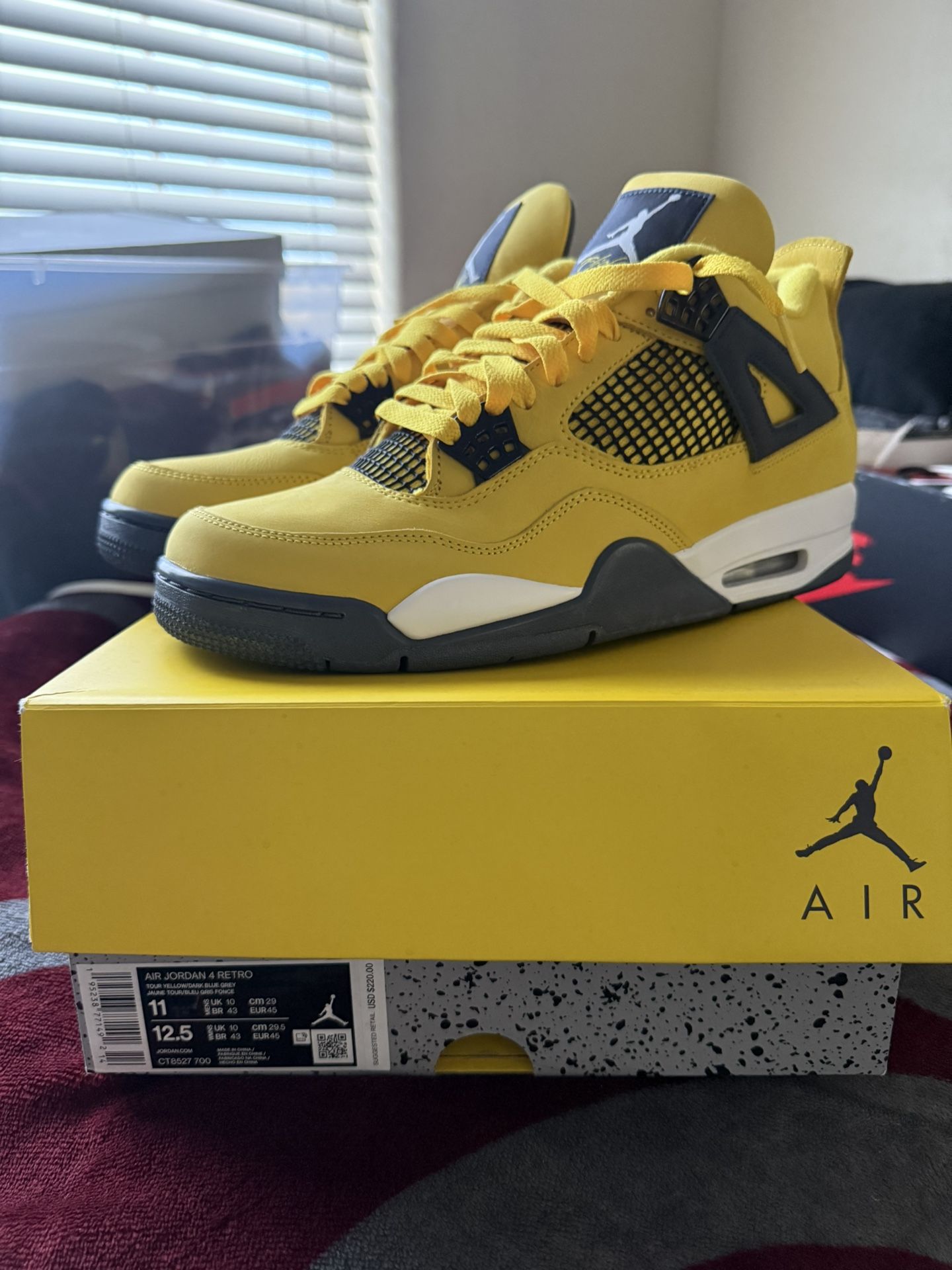 Jordan 4 Retro Lightning Size 11