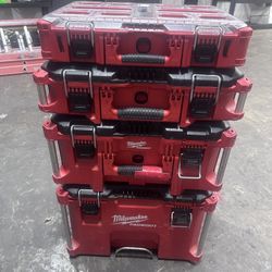 Milwaukee Pack Out, Medium