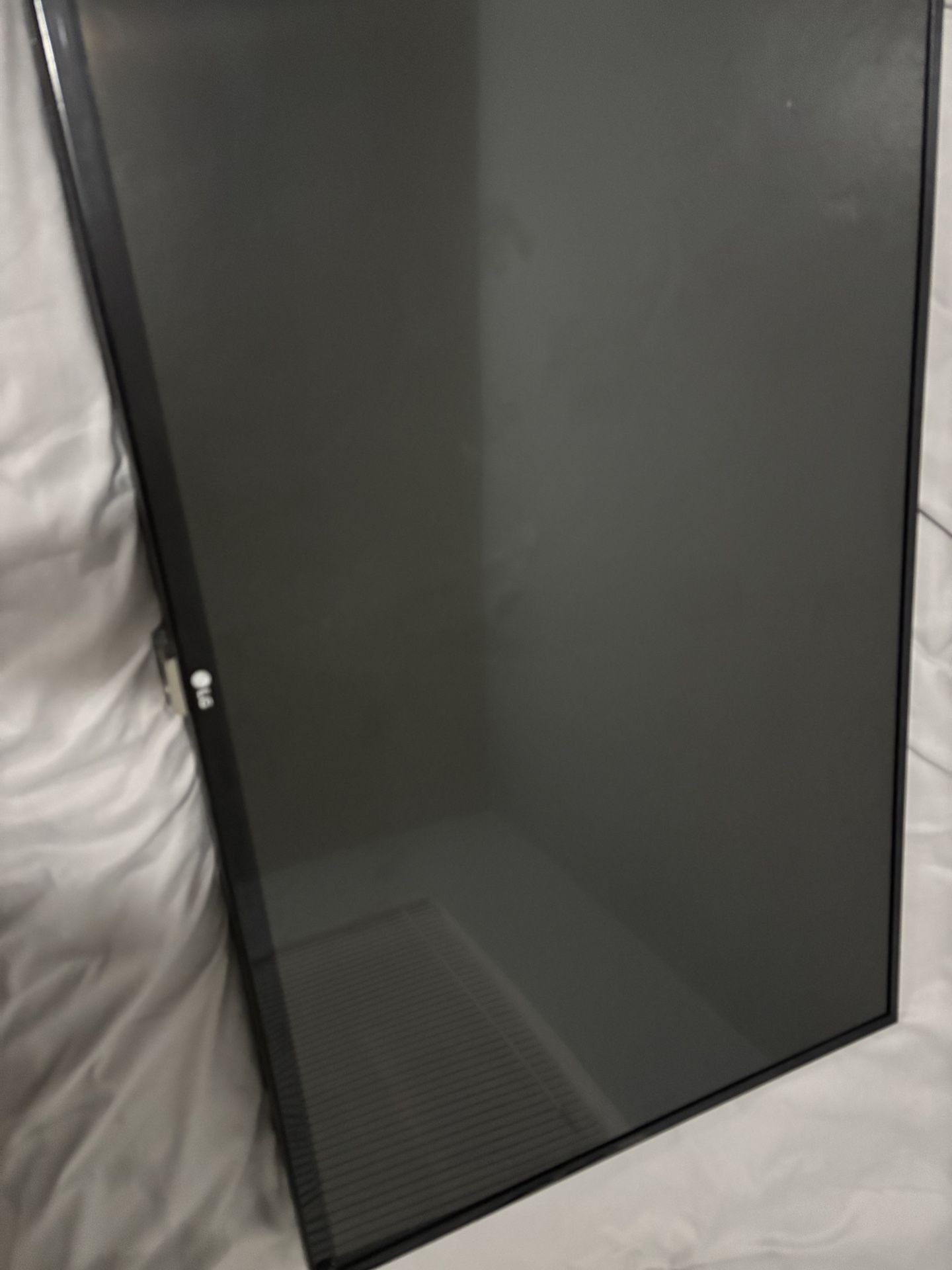TV LG 38”