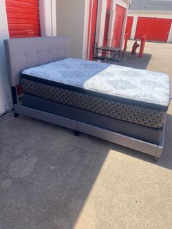 Cama queen $190