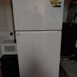 LIKE NEW 18 Cubic Foot White Kenmore Single Door Fridge