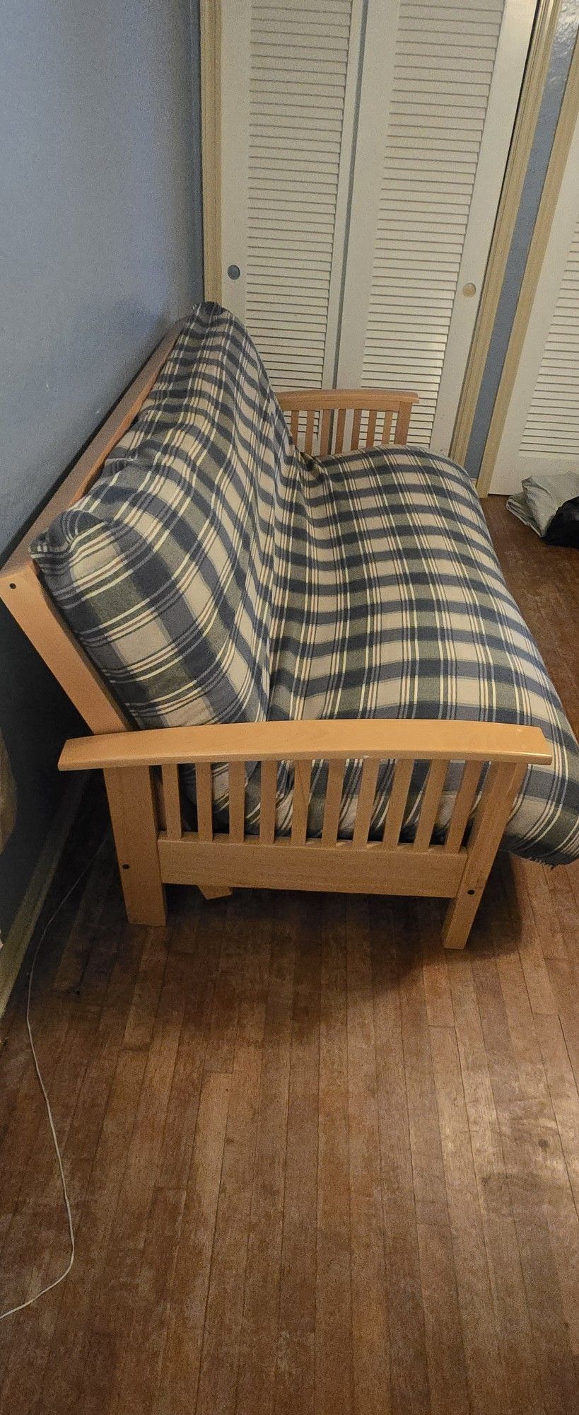Wood Full-size Futon/bed