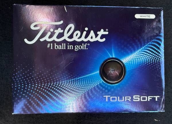 NEW GOLF BALLS Titleist TourSoft Tour Soft White 12 balls 1 dozen