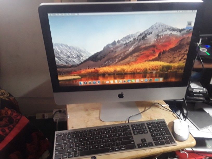 Apple iMac A1311 21,5 Inch Intel 3.08 GHz 4 GB Memory 500 GB HD Keyboard And Mouse Included Good Condition
