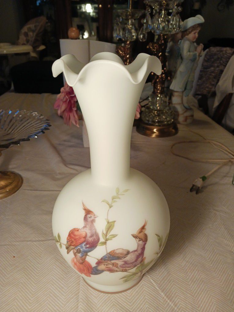  BEAUTIFUL VINTAGE  FROSTED  GLASS  VASE WITH  BIRDS  GOLD TRIM  PERFECT CONDITION ALMOST  12 INCHES TALL  Very Unique Looking VINTAGE  FROSTED GLASS 