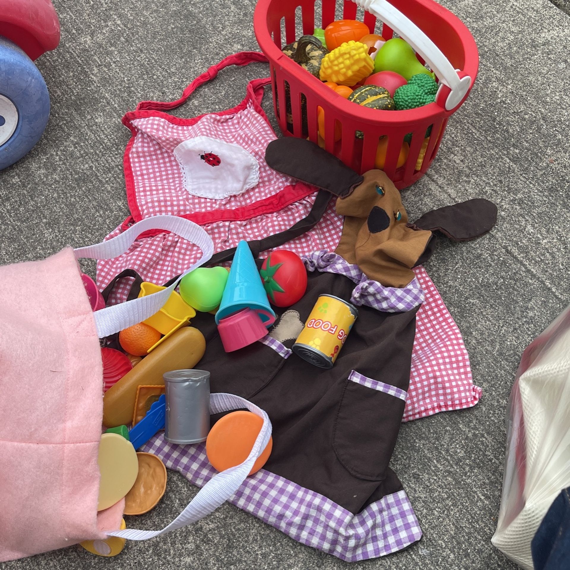 Kids Pretending Food 2 Aprons and a Basket Long Hours Of Fun 