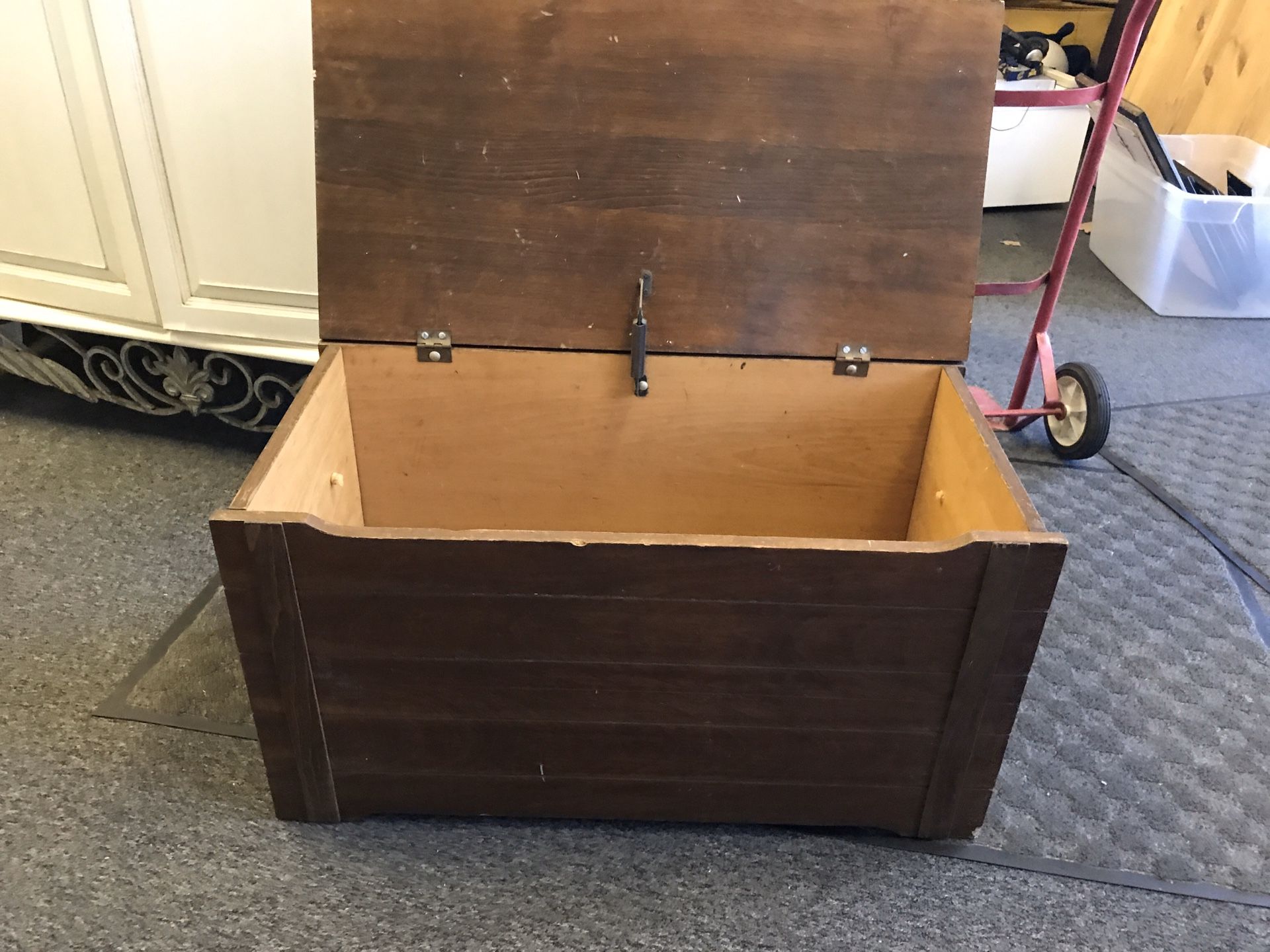 Kids wood toy chest