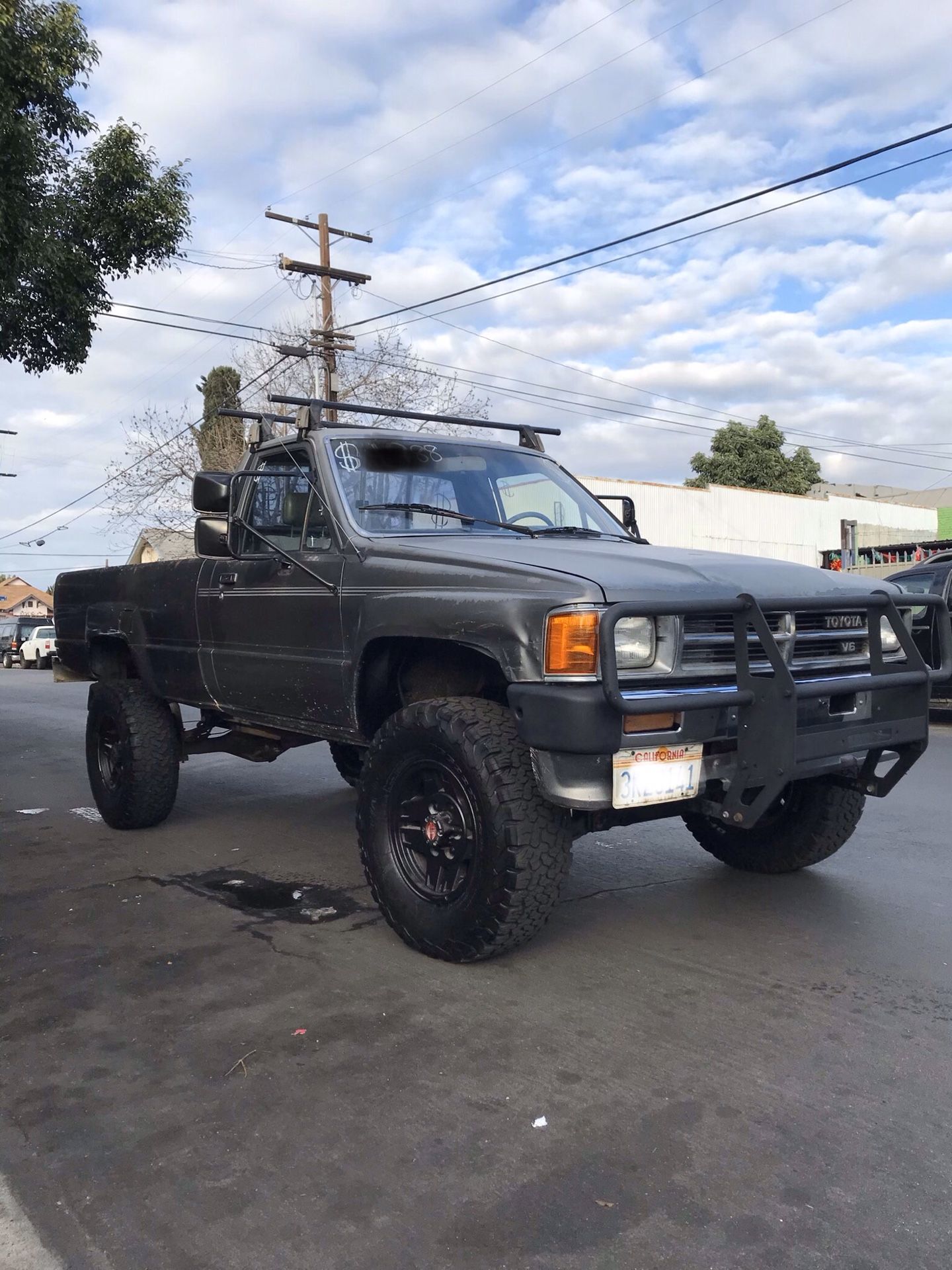 1988 Toyota Pickup 4X4 Long bed , ( cama larga )