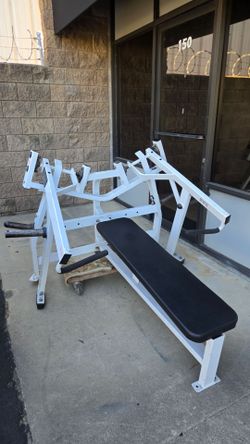 Hammer strength chest machine