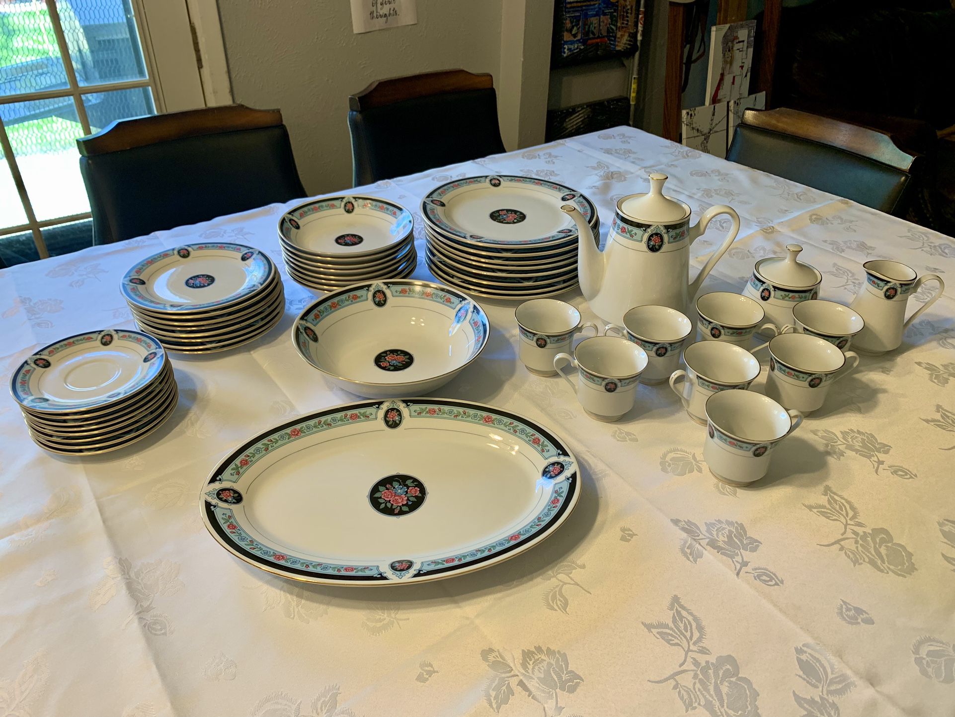 Tienshan Fine China J.X 47 Pieces (8 Place Settings) $150