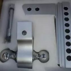 adjustable trailer hitch with 2 balls