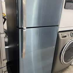 ge refrigerator  28 inches new top freezer