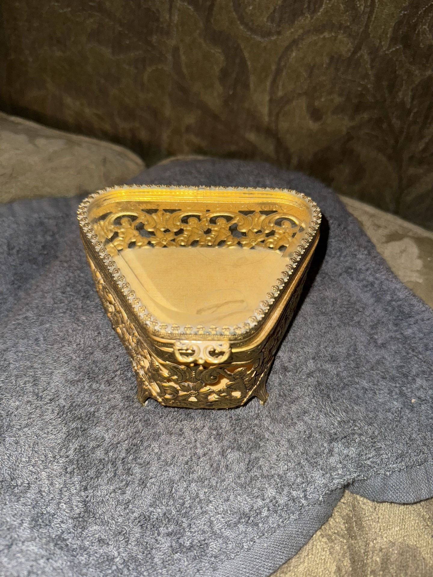 Vintage Hollywood Jewelry/trinket Box.
