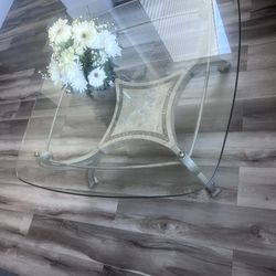 Modern Glass Coffee Table – Curved Edge w/ Decorative Metal Base