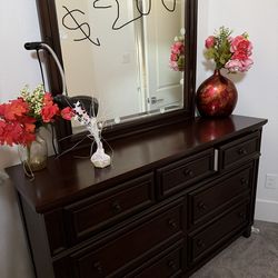 Sturdy wooden Dresser 7 Drawers and Mirror
