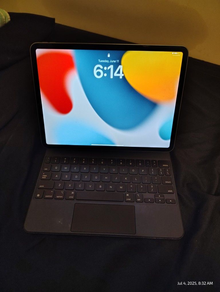 IPad Pro 11" 3rd Gen with Apple Keyboard