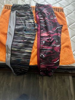 2 Pairs of Printed Athletic Leggings
