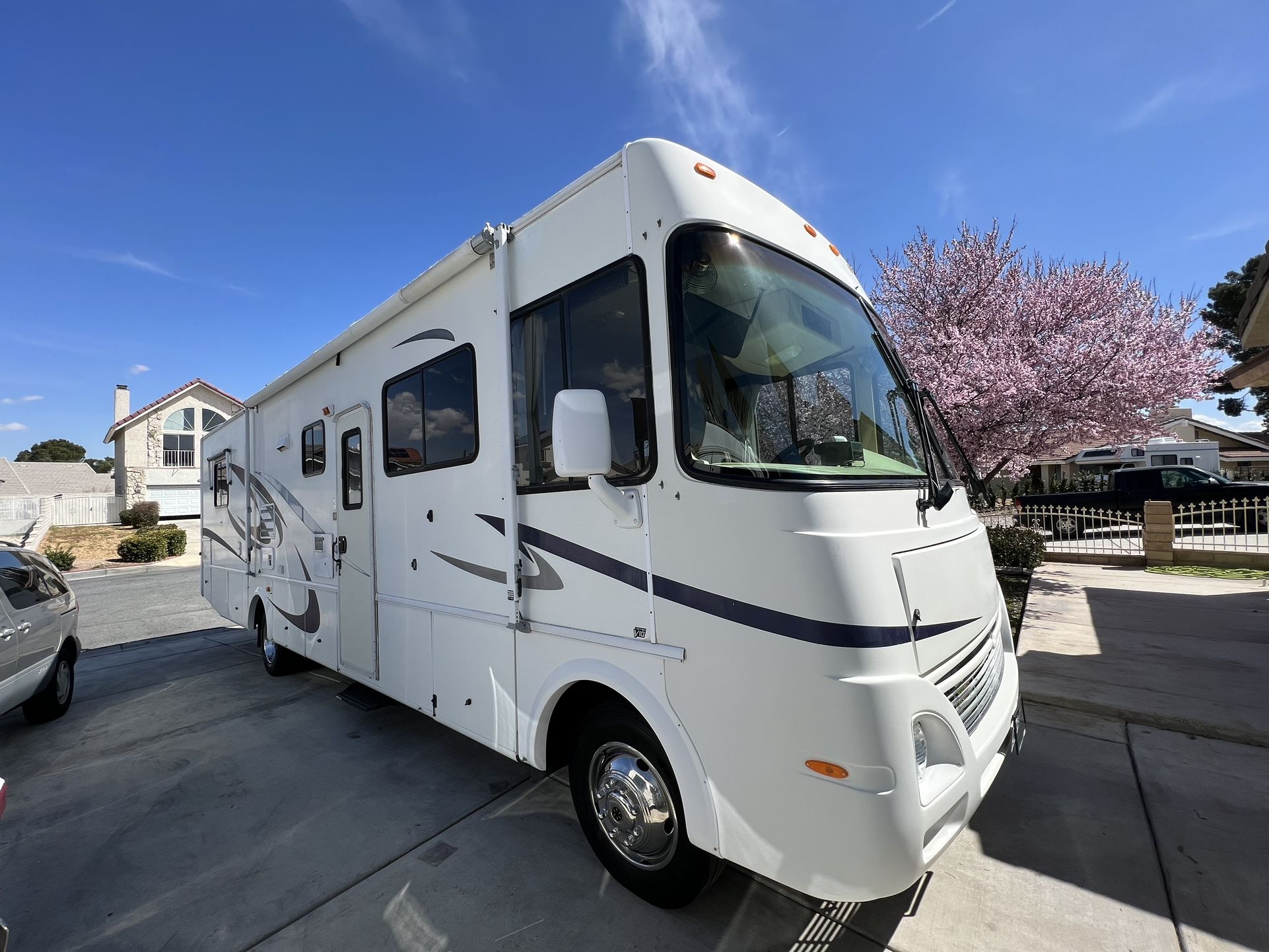 2005 Ford Damon Daybreak M-3270 V10 14K Original Miles!