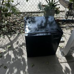 Mini fridge