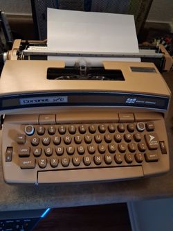 Smith Corona Coronet Super 12  Typewriter(70's)