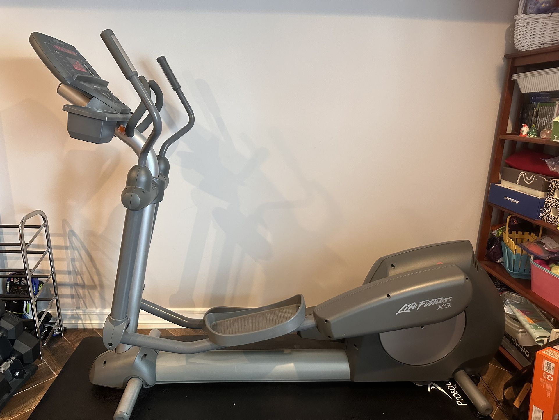 LIFE FITNESS X9i ELLIPTICAL